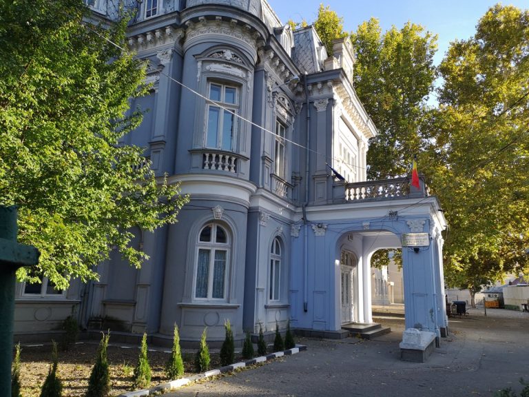 Colegiul Național de Arte "Dinu Lipatti"