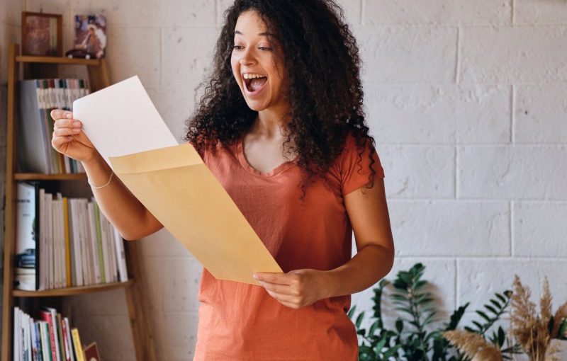 Bani pentru elevii din Sectorul 4, în prag de Sărbători.  Peste 4.700 de copii vor primi burse pentru primul semestru al anului școlar